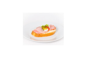 Chlebíček s debrecínkou na salátu 95 g